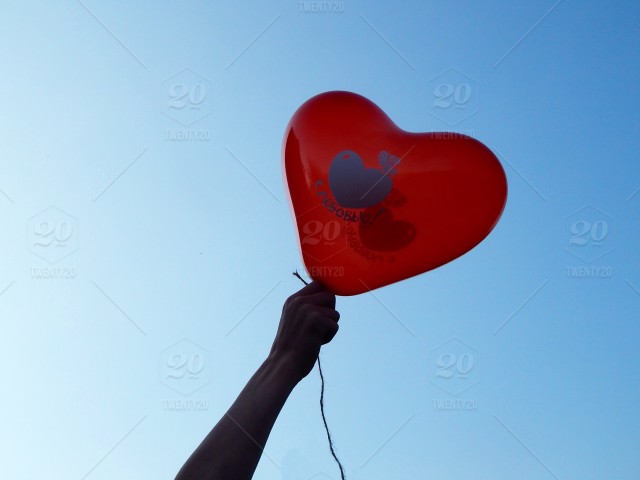 stock-photo-love-human-hand-heart-valentines-day-balloons-ballooning-hearts-lovely-reds-fd6ab61e-d1f0-4195-b472-cf86d8a6cede